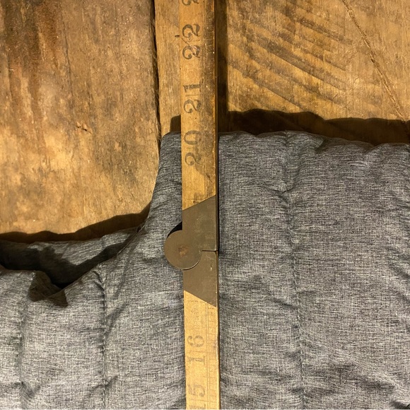 H&M Unisex Puffer Vest Soft Grey with Knit Collar - Size 38R, Men S or Women’s M - Picture 12 of 13